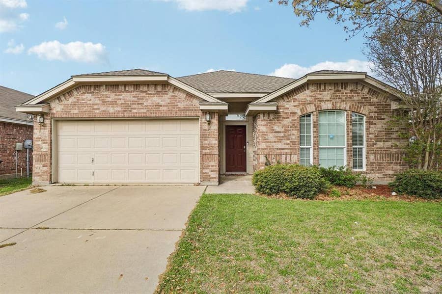 Property photo for 8221 Mule Deer Run, Fort Worth, TX