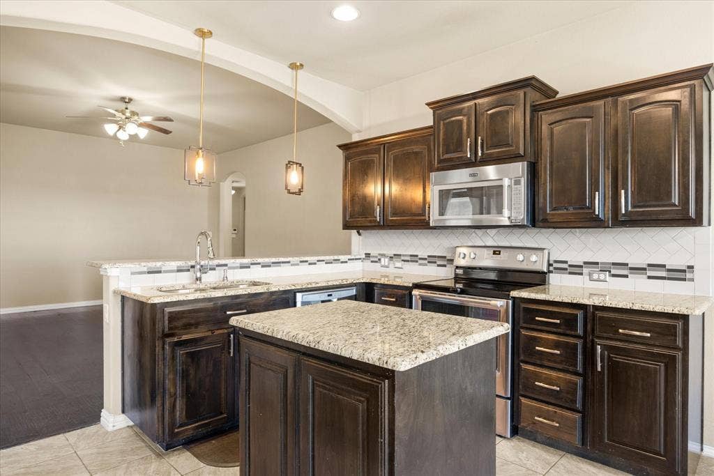 2064 Leonard Ranch Road, Fort Worth, TX 76134