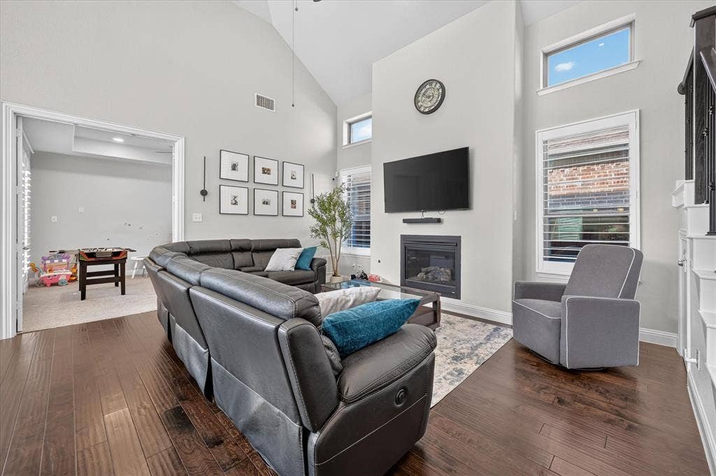 1416 White Squall Trail, Arlington, TX 76005 Vaulted ceiling with wood-finish flooring