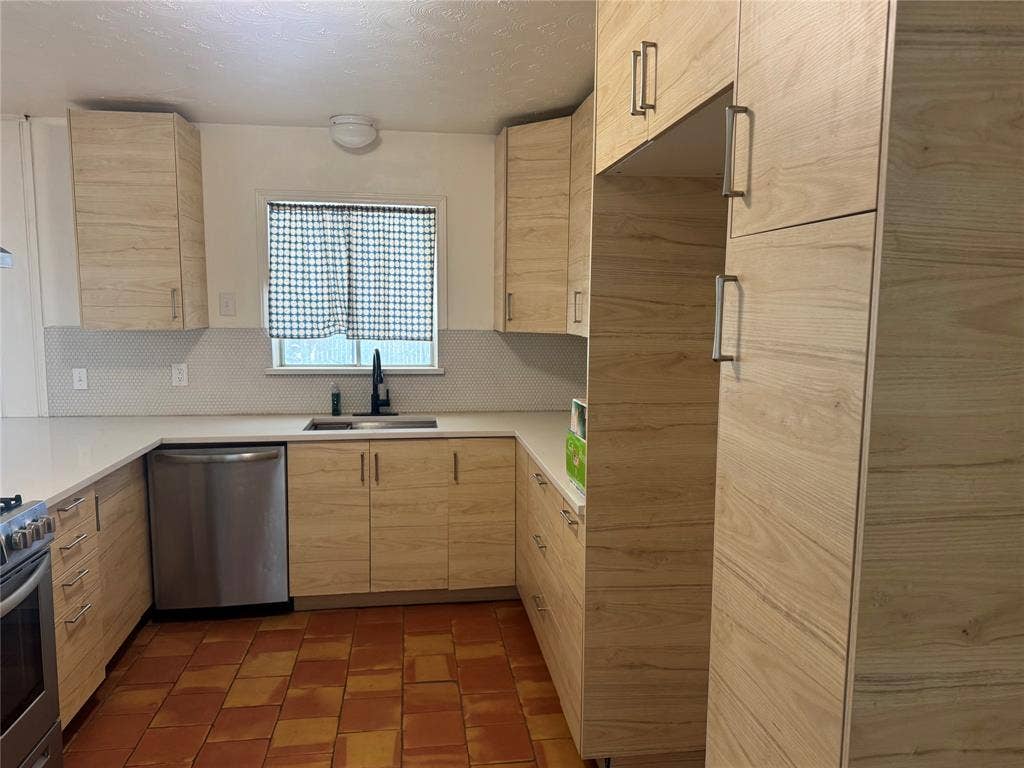 514 W Ridgewood Drive, Garland, TX 75041 514 W Ridgewood Drive, Garland, TX 75041