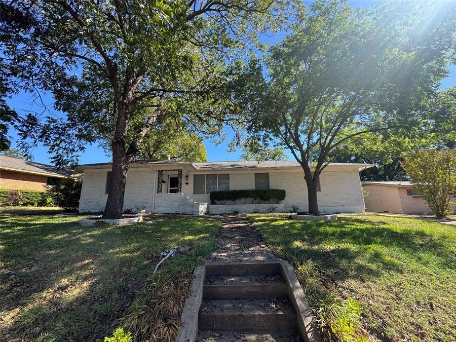 Property photo for 514 W Ridgewood Drive, Garland, TX