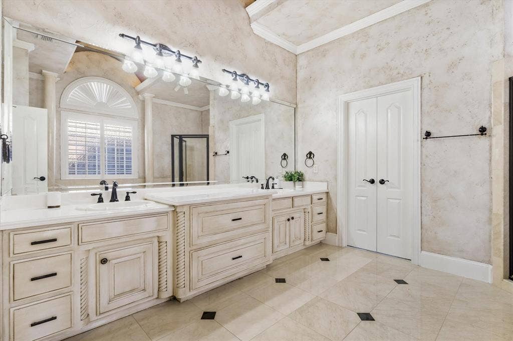 8200 Edgemont Court, North Richland Hills, TX 76182 8200 Edgemont Court, North Richland Hills, TX 76182