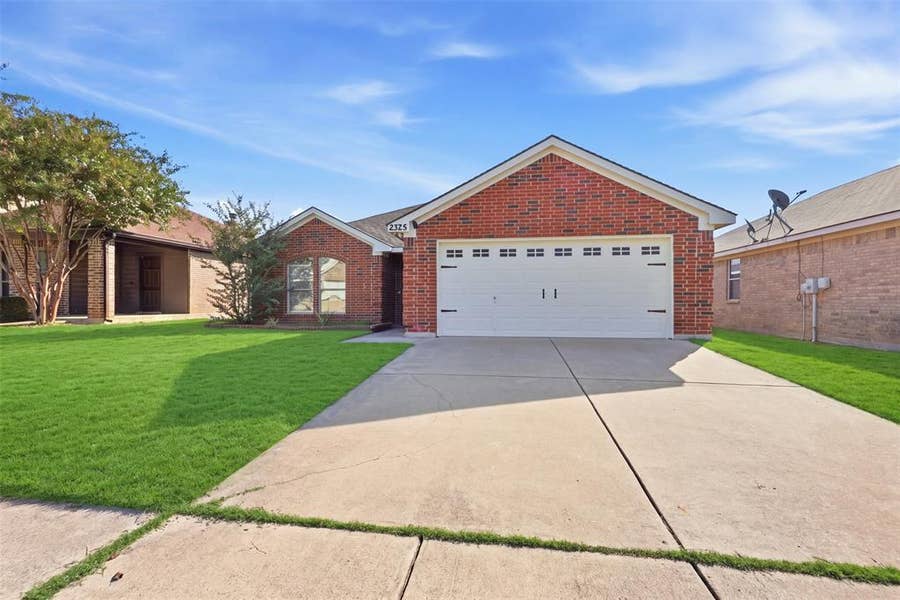 Property photo for 2325 Wakecrest Drive, Fort Worth, TX