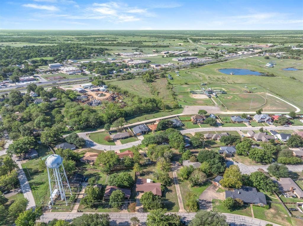 Beautiful neighborhood near the baseball fields and park area