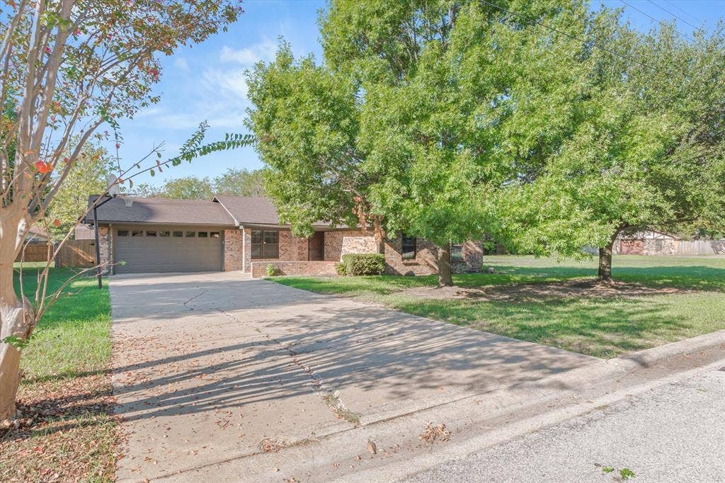 322 Juanita Avenue, Wills Point, TX 75169