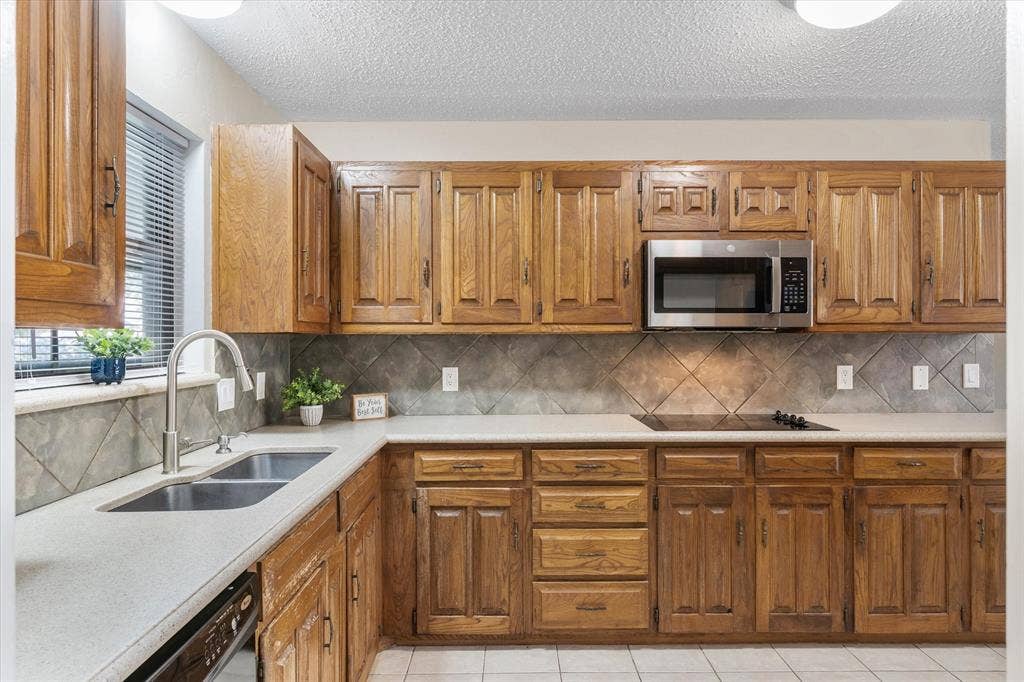 Oak cabinets, Corian countertops, tiled backsplash