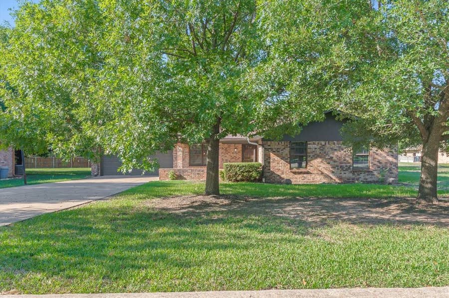 Property photo for 322 Juanita Avenue, Wills Point, TX