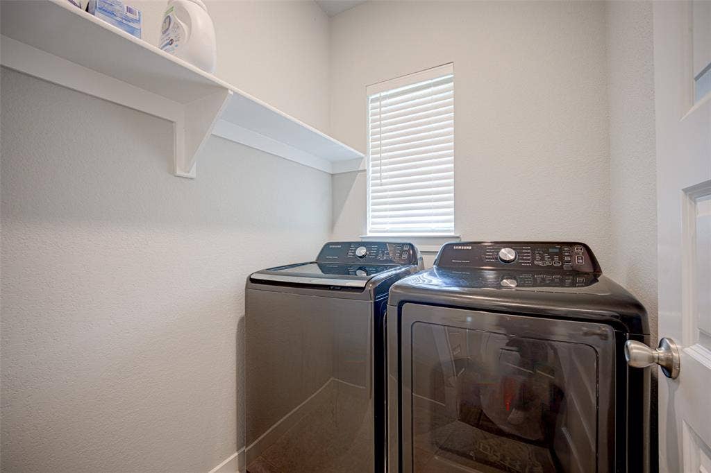 3911 Spencer Lane, Heartland, TX 75126