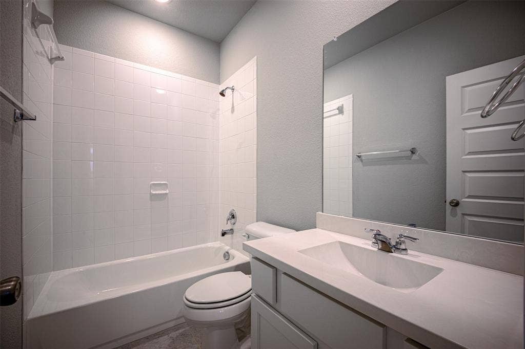 3911 Spencer Lane, Heartland, TX 75126