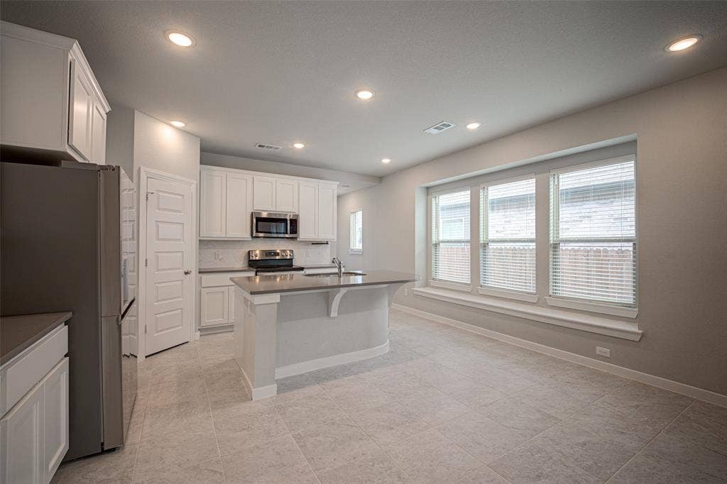 3911 Spencer Lane, Heartland, TX 75126
