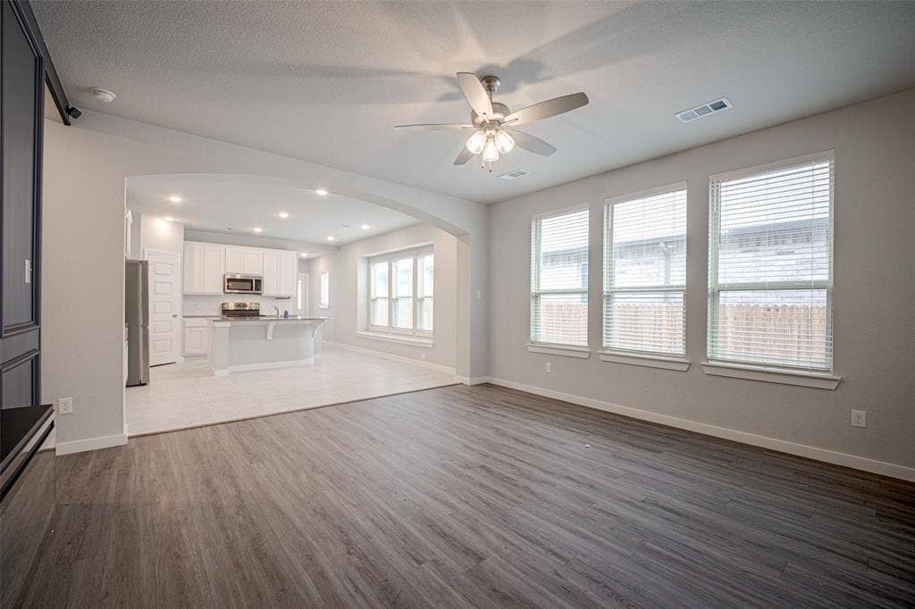 3911 Spencer Lane, Heartland, TX 75126