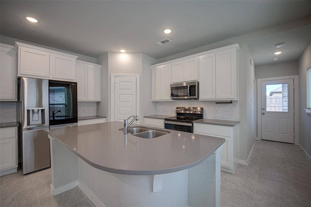 3911 Spencer Lane, Heartland, TX 75126