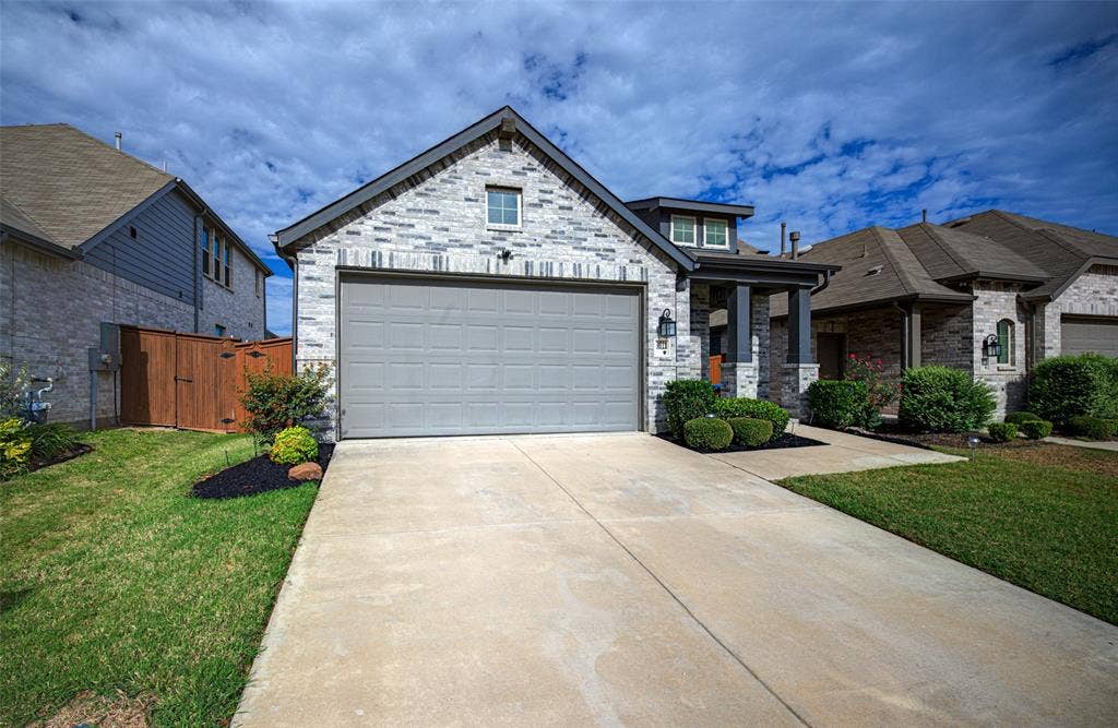 3911 Spencer Lane, Heartland, TX 75126