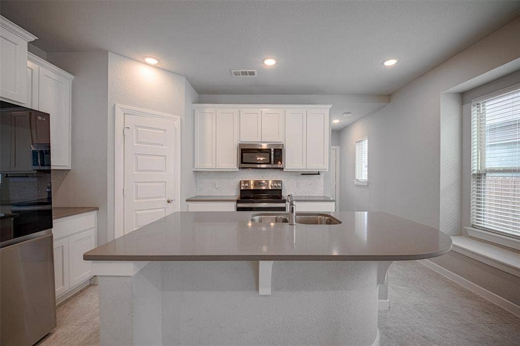 3911 Spencer Lane, Heartland, TX 75126