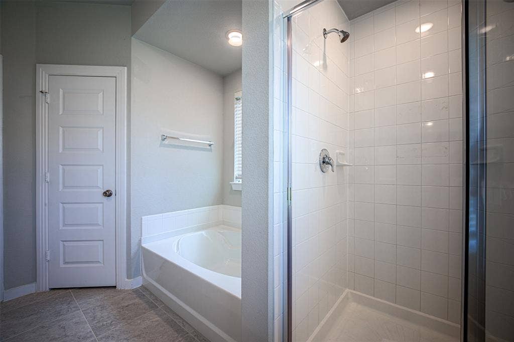 3911 Spencer Lane, Heartland, TX 75126