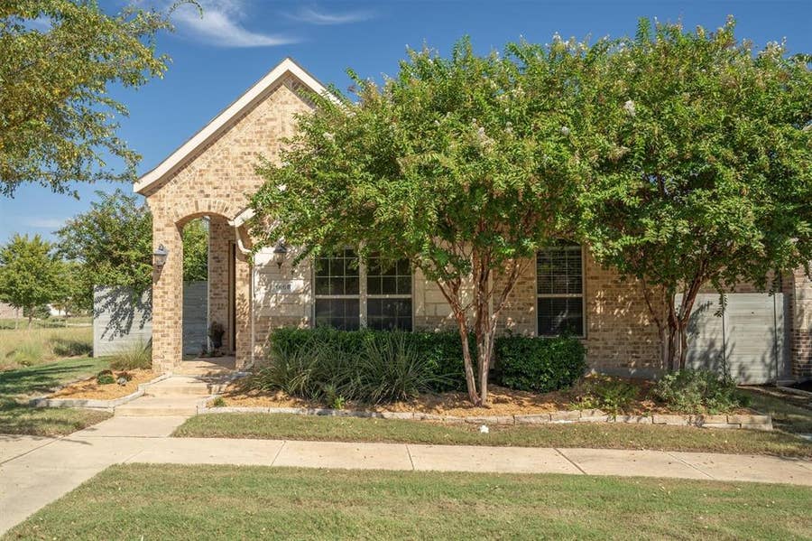 Property photo for 1008 10th Street, Argyle, TX