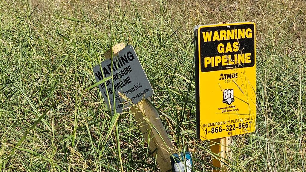 000 FM-1392, Terrell, TX 75160 Found in the neighboring yard is a gas pipeline sign; underground pipe appears to traverse subject property.