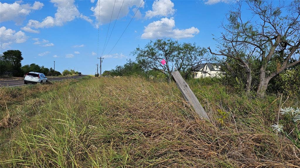 000 FM-1392, Terrell, TX 75160 Looking toward northeast from the estimated boundary on the road frontage marked by fence post with flag marker.