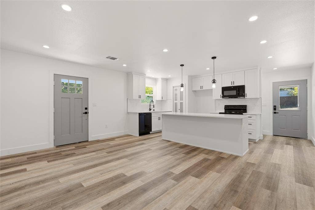 327 Boone, Alvarado, TX 76009