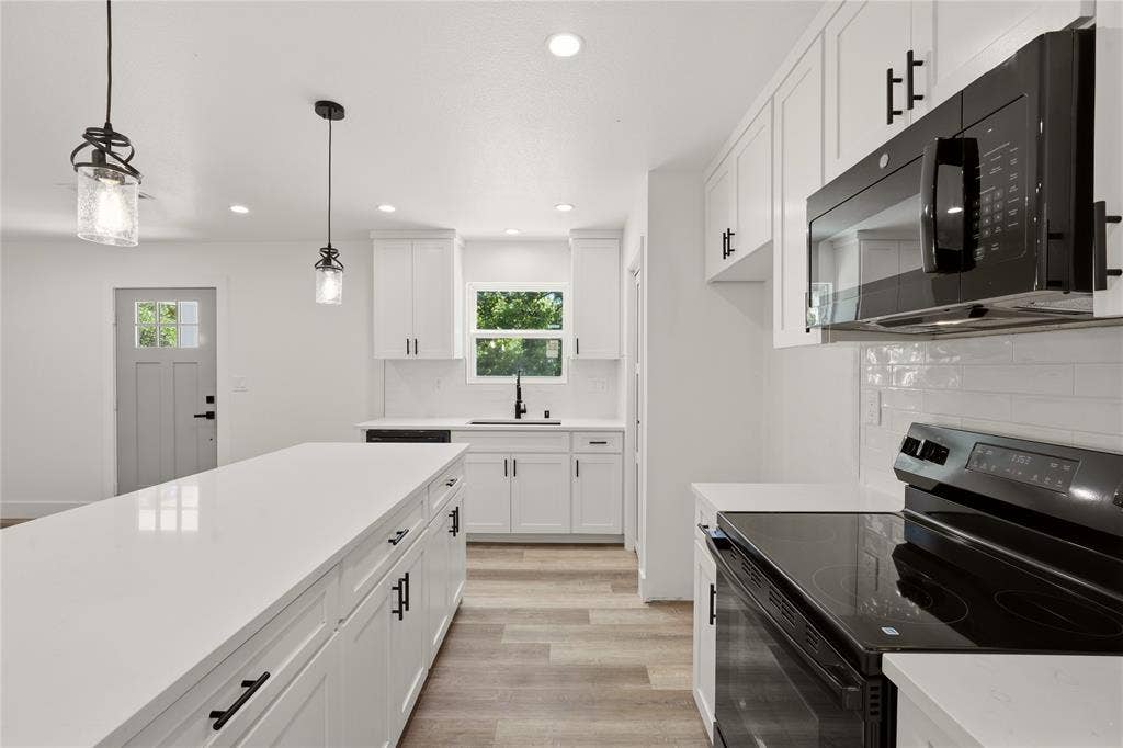 327 Boone, Alvarado, TX 76009