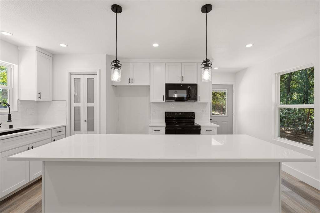 327 Boone, Alvarado, TX 76009