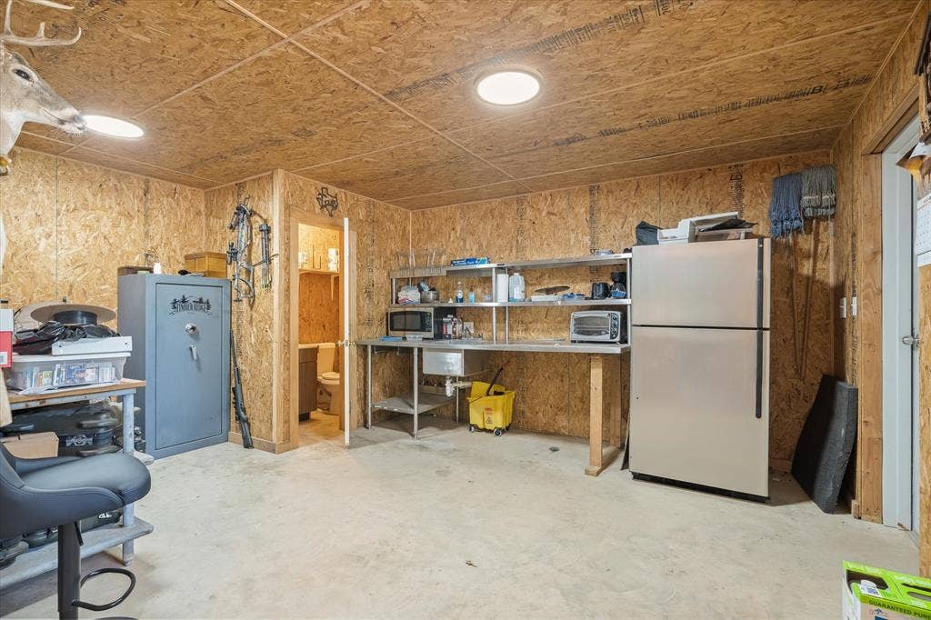 1143 VZ County Road 4602, Ben Wheeler, TX 75754