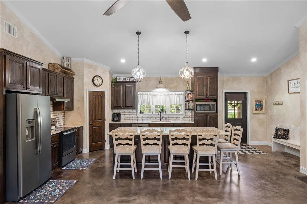 1143 VZ County Road 4602, Ben Wheeler, TX 75754