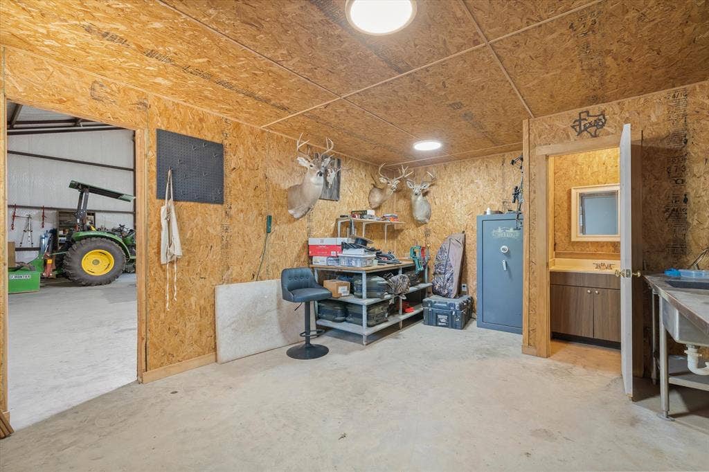 1143 VZ County Road 4602, Ben Wheeler, TX 75754