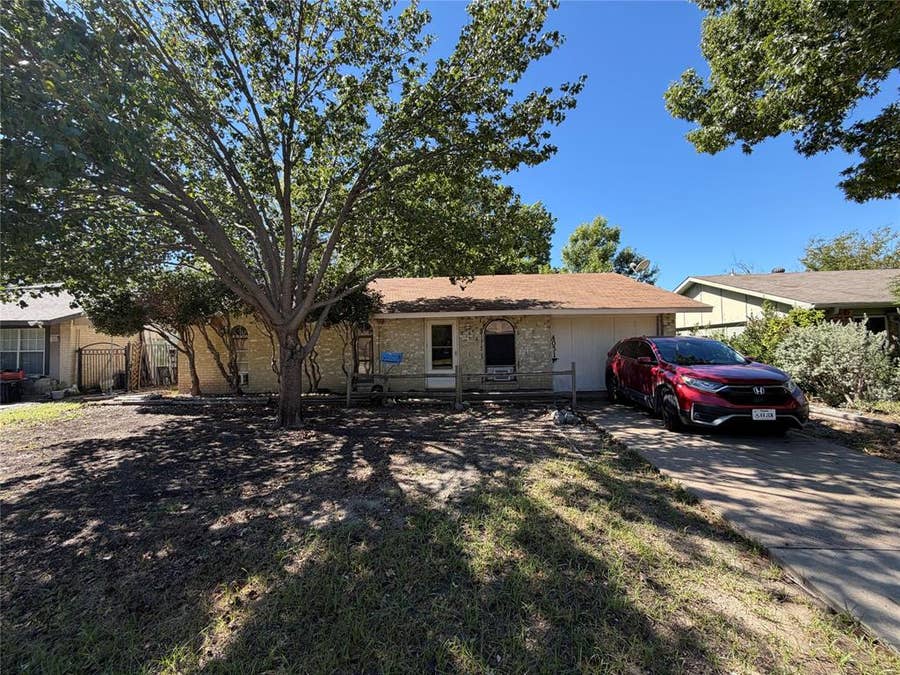 Property photo for 4031 Hartford Drive, Garland, TX
