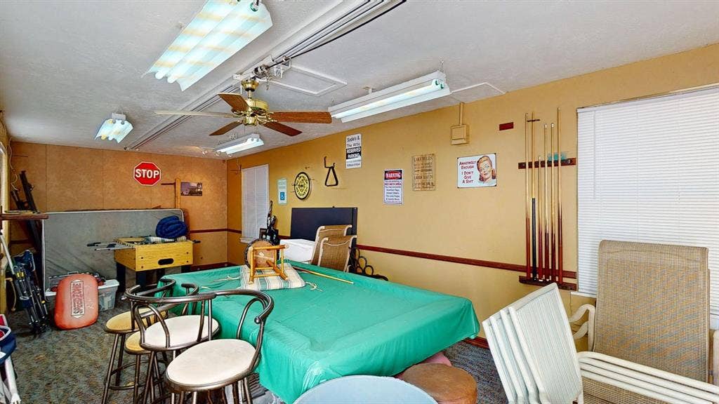 Detached game-room