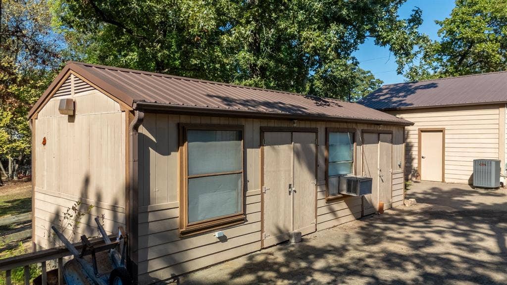 Detached 30x13 Building great for a game-room!