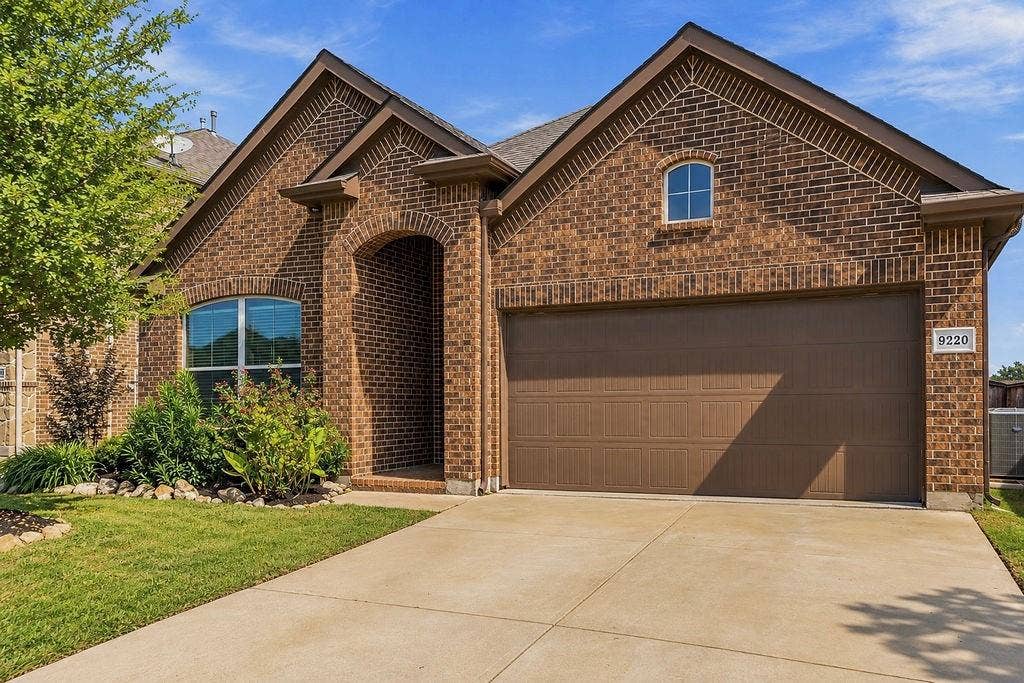 9220 Bronze Meadow Drive, Fort Worth, TX 76131 9220 Bronze Meadow Drive, Fort Worth, TX 76131