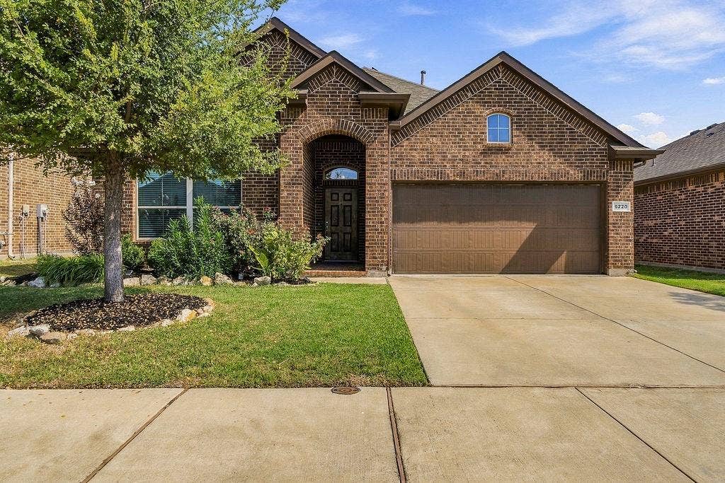 9220 Bronze Meadow Drive, Fort Worth, TX 76131 9220 Bronze Meadow Drive, Fort Worth, TX 76131
