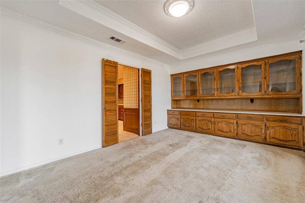 4320 Hickox Road, Rowlett, TX 75089 Tray ceiling with recessed lighting