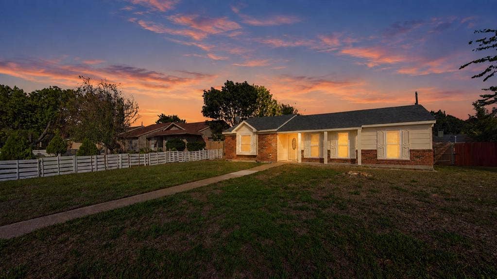 920 Carom Way, Dallas, TX 75217 920 Carom Way, Dallas, TX 75217