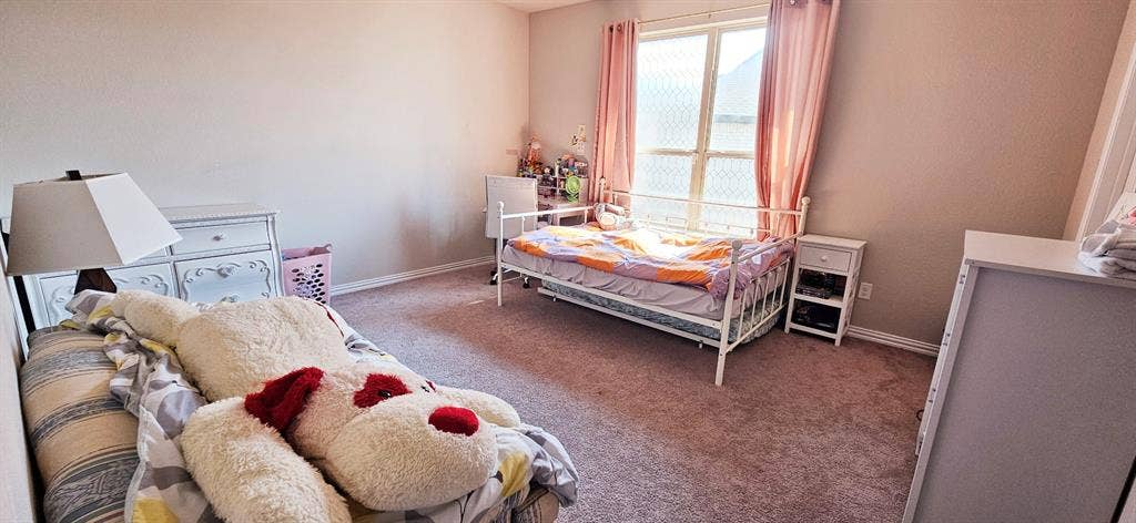 Textured carpeting throughout