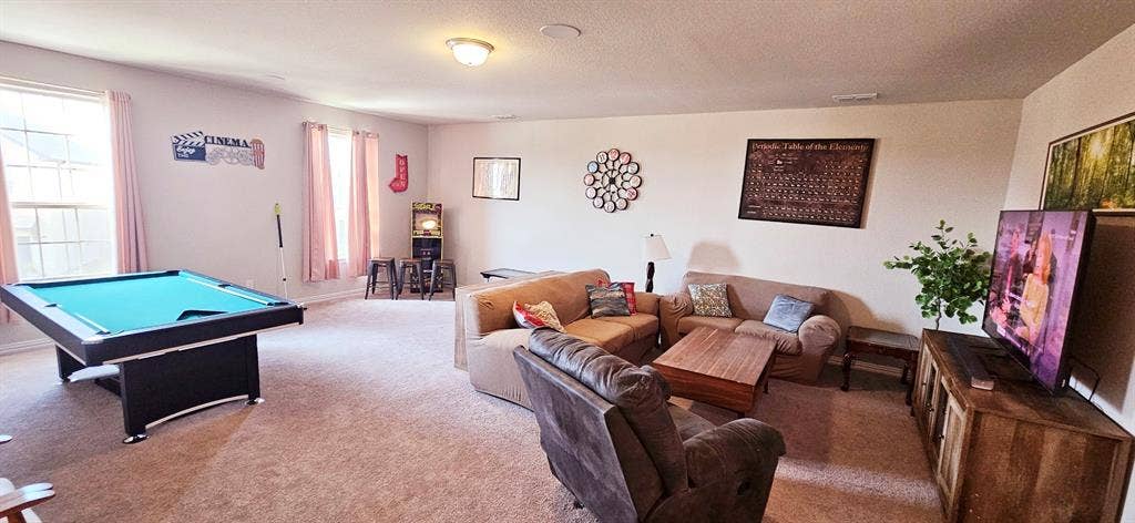 Carpeted room with multiple windows, recessed lighting, and ample wall space