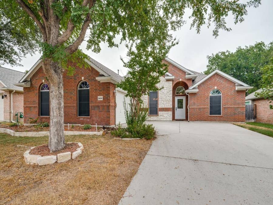 Property photo for 5604 Parkplace Drive, Denton, TX