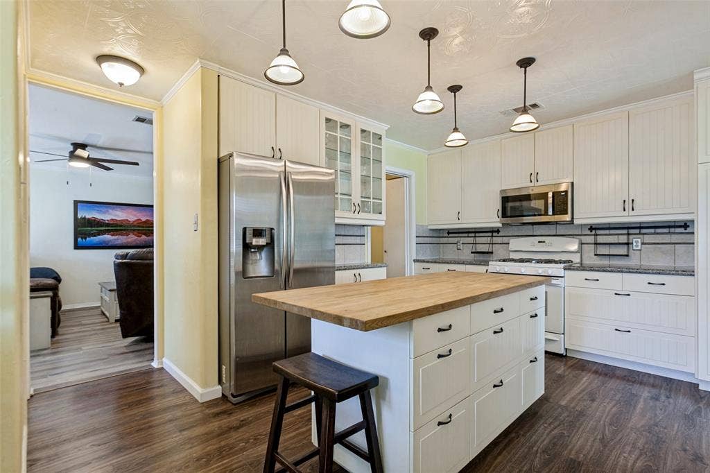 1611 Barclay Drive, Richardson, TX 75081 1611 Barclay Drive, Richardson, TX 75081