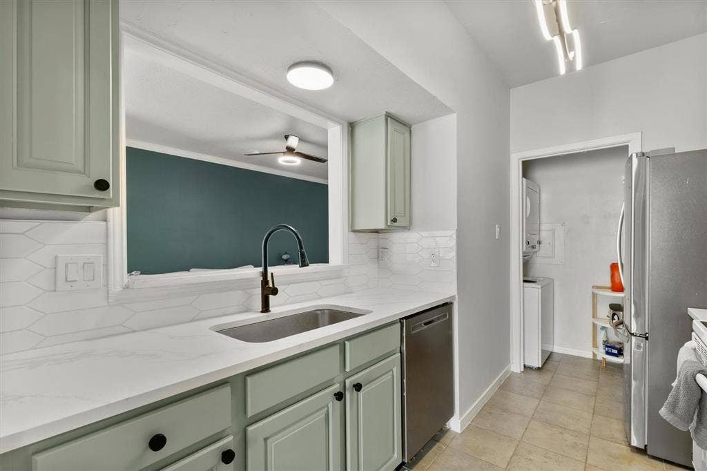 3550 Country Square Drive, #111, Carrollton, TX 75006