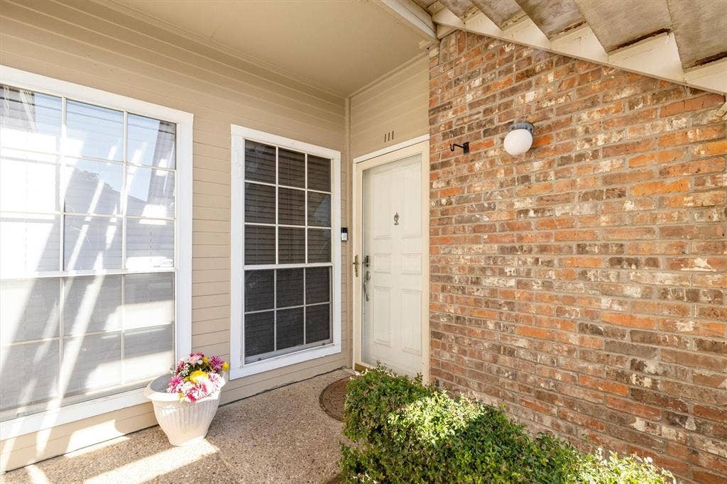 3550 Country Square Drive, #111, Carrollton, TX 75006