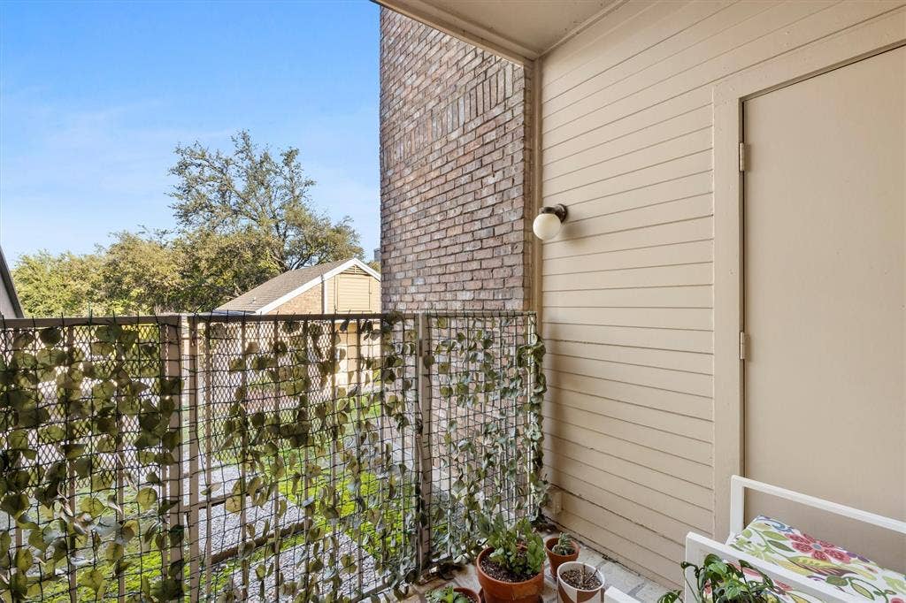 3550 Country Square Drive, #111, Carrollton, TX 75006