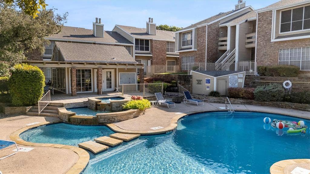 3550 Country Square Drive, #111, Carrollton, TX 75006