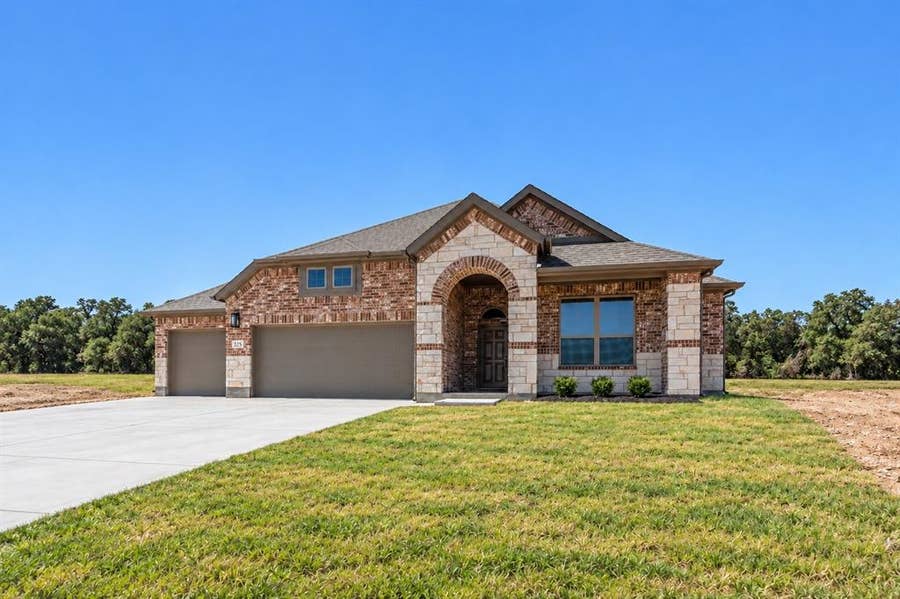 Property photo for 325 Skeen Peak Drive, Springtown, TX