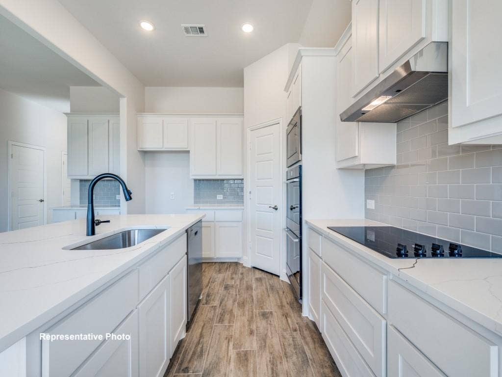 325 Skeen Peak Drive, Springtown, TX 76082 325 Skeen Peak Drive, Springtown, TX 76082