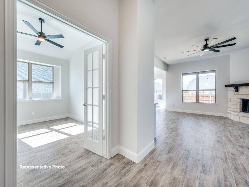 325 Skeen Peak Drive, Springtown, TX 76082 325 Skeen Peak Drive, Springtown, TX 76082