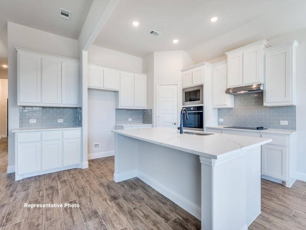 325 Skeen Peak Drive, Springtown, TX 76082 325 Skeen Peak Drive, Springtown, TX 76082