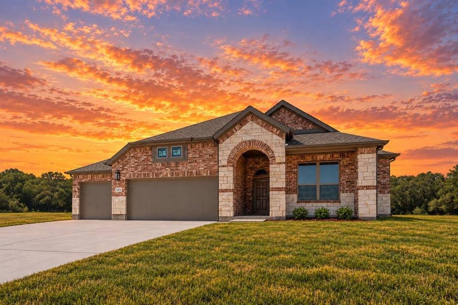 Property photo for 325 Skeen Peak Drive, Springtown, TX