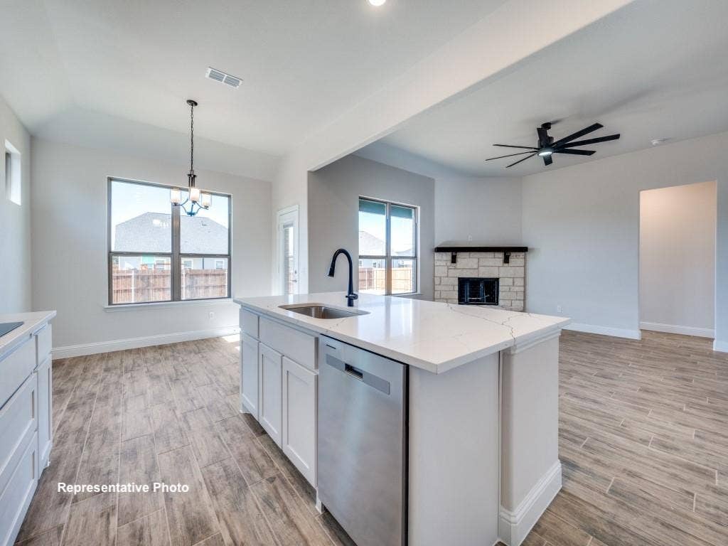 325 Skeen Peak Drive, Springtown, TX 76082 325 Skeen Peak Drive, Springtown, TX 76082