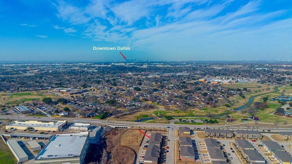 2812 Appaloosa Lane, Mesquite, TX 75150 Expansive suburban landscape with distant downtown Dallas skyline